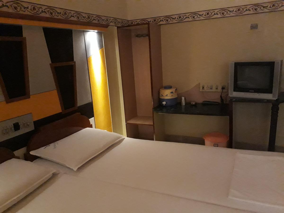 Krishna Lodge Tiruchirappalli Экстерьер фото